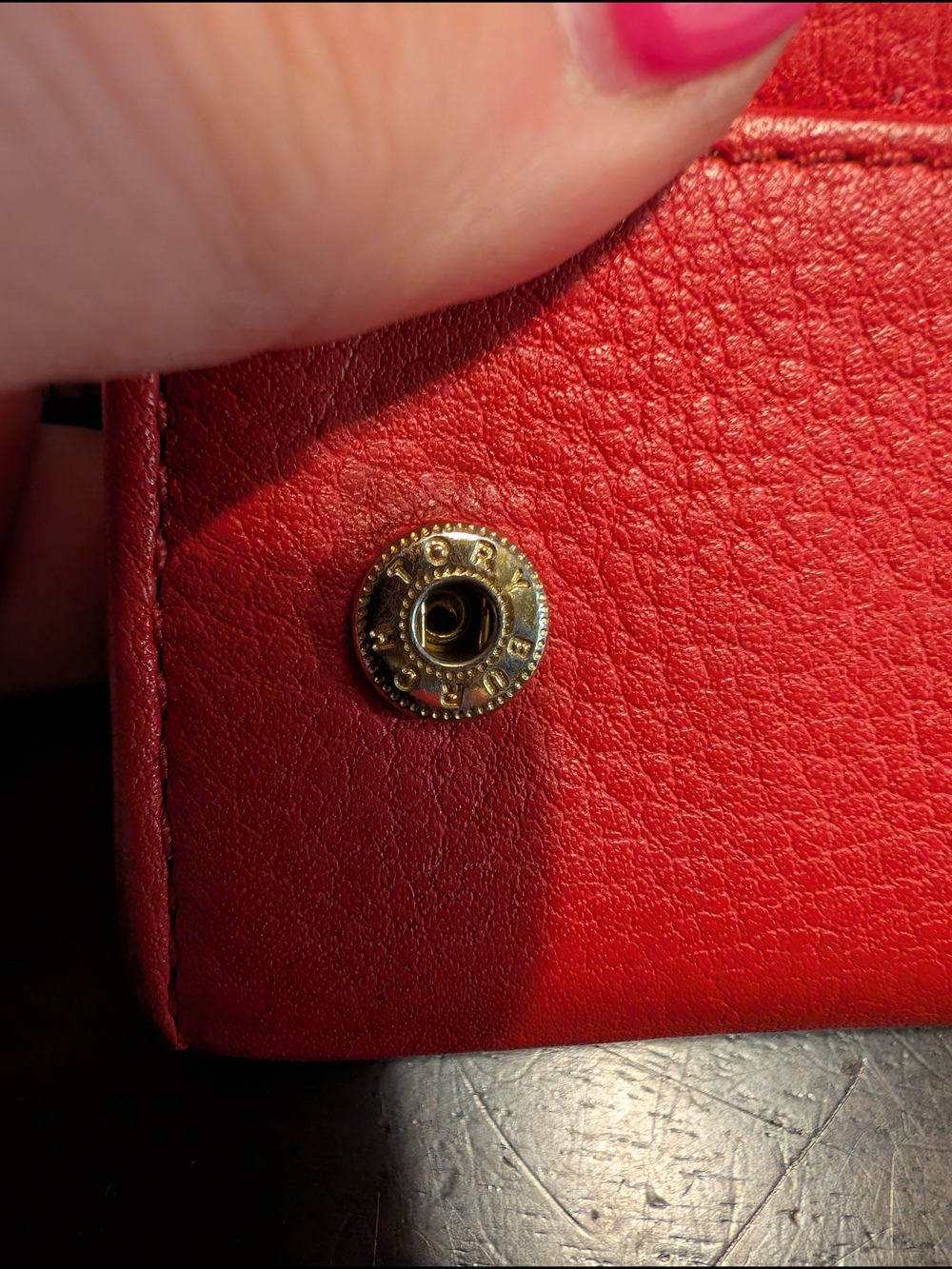 Tory Burch Perforated Logo Red Leather Wallet - Picture 4 of 5